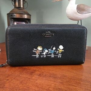 Coach 16122B Peanuts Snoopy Limited Edition Accordion Zip Black Leather Wallet